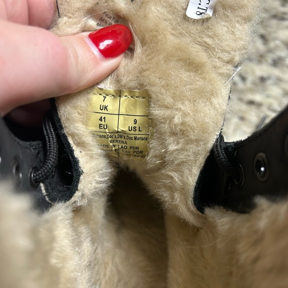 Dr. martens 1460 Serena fur lined lace up boots - size 9 - Picture 4 of 7